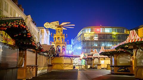 Der Magdeburger Weihnachtsmarkt wartete bis zuletzt auf die offizielle Genehmigung - nun kann es übermorgen losgehen. (Archivbild)