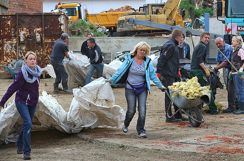 Nach dem schweren Unwetter laufen in der betroffenen Region die Aufräumarbeiten auf Hochtouren.