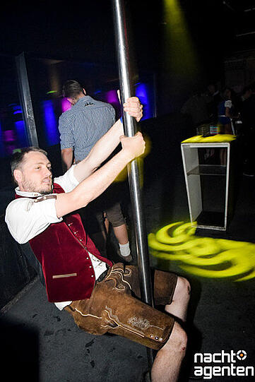 Zur Wiesn machen die Münchner im Neuraum nonstop Party.