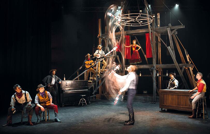 Cirque Eloize: "Saloon" auf dem Tollwood