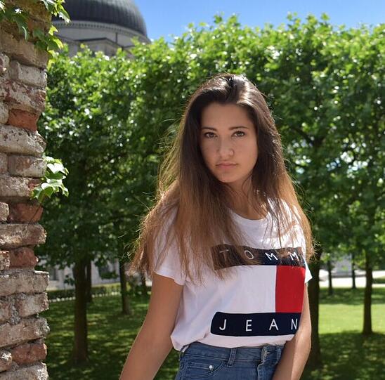 Nicole Merdzan (16, München)
1. Ich kann nicht leben ohne: Abwechslung im Leben 
2. Mein Vorbild ist: Menschen, die Gutes vollbringen 
3. Bei München denke ich an: Den wunderschönen Englischen Garten