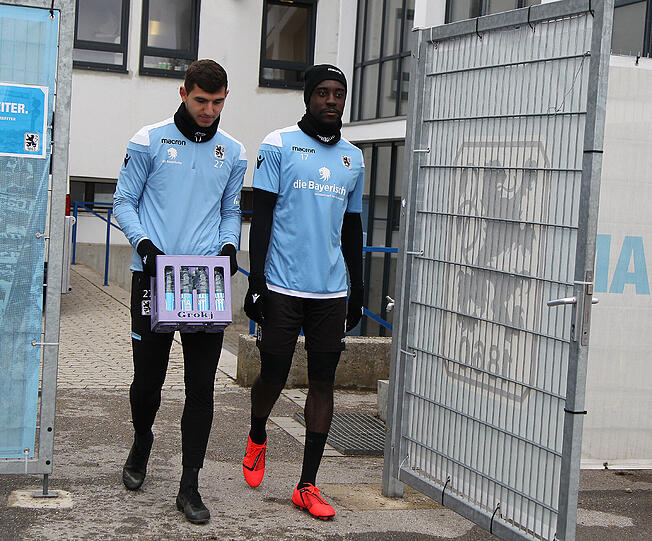 Prince Osei Owusu absolvierte am Montag sein erstes Training beim TSV 1860 - die Bilder!