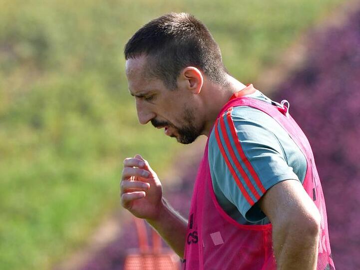 Franck Ribery hat nach einem Muskelfaserriss das Lauftraining wieder aufgenommen. Foto: Peter Kneffel/Archiv