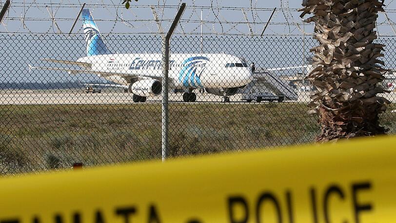 Alle Geiseln konnten das Flugzeug unverletzt verlassen.