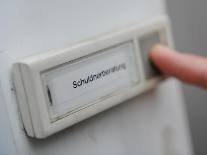 Nach Daten des Statistischen Bundesamtes sind Mietschulden in Ostdeutschland deutlich weiter verbreitet als im Westen.
