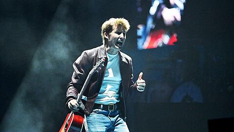 James Blunt versteckte den Schmusesänger optisch – dieser kam aber immer wieder zum Vorschein in der Olympiahalle.