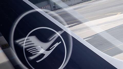 Zur Hauptversammlung der Lufthansa hagelt es Kritik der Gewerkschaften.