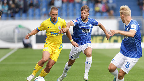 Marvin Rittmüller (l.) verstärkt die rechte Außenbahn beim TSV 1860.