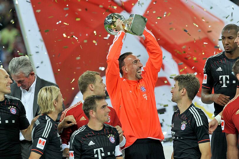 12. August 2012: FC Bayern München - Borussia Dortmund 2:1

Die Bayern gewinnen nach zuvor fünf Niederlagen gegen den BVB in Serie erstmals wieder - wenn auch nur im nationalen Supercup. "Psychologisch gut", urteilt Heynckes. Nach drei zweiten Plätzen in der Vorsaison darf der FCB mal wieder eine Trophäe in Empfang nehmen.
