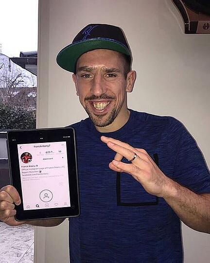 Auf Platz 18 steht derzeit Franck Ribéry. Der Franzose hat am ersten Instagram bereits 635.000 Follower für sich gewinnen können und damit schon Arjen Robben überholt.
