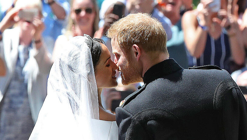 DER Kuss: Prinz Harry küsst seine Frau Meghan DER Kuss: Prinz Harry küsst seine Frau Meghan