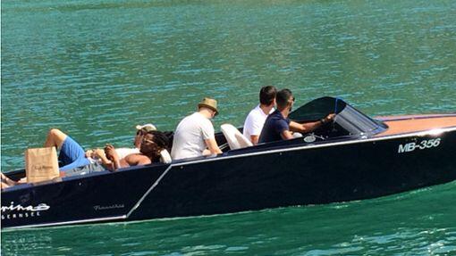 Thiago, Javi Martínez und Renato Sanches am Dienstagmittag mit einer kleinen Bootstour auf dem Tegernsee.