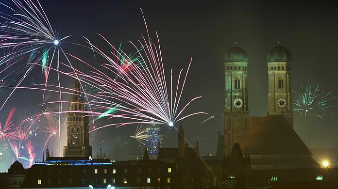 Feuerwerk über München. Bilder wie dieses wird es in diesem Jahr wohl erneut nicht geben. (Archivbild)