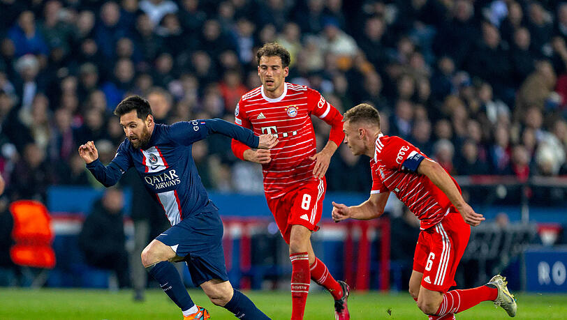 Auch im Rückspiel gegen Paris Saint-Germain sind die Bayern – hier mit Joshua Kimmich (r.) und Leon Goretzka gegen Lionel Messi – voll gefordert.
