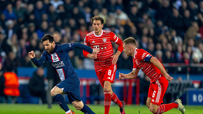 Auch im Rückspiel gegen Paris Saint-Germain sind die Bayern – hier mit Joshua Kimmich (r.) und Leon Goretzka gegen Lionel Messi – voll gefordert.