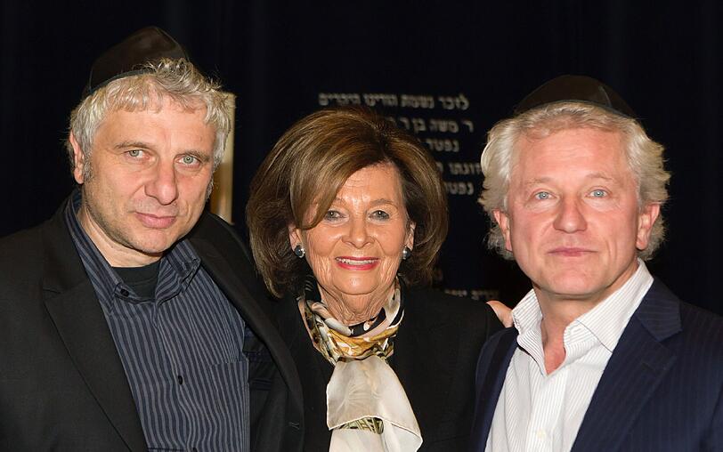 Udo Wachtveitl, Charlotte Knobloch und Miroslav Nemec beim Fototermin im jüdischen Gemeindezentrum in der Ohel-Jakob-Synagoge am St.-Jakobs-Platz in München. Grund war der ARD-Krimis "Tatort: Ein ganz normaler Fall", der vom Bayerischen Rundfunk produziert wurde. Vor der Ausstrahlung der Sendung am Sonntag (27.11.11) wurde die Episode am Montag in der Jüdischen Gemeinde München gezeigt.