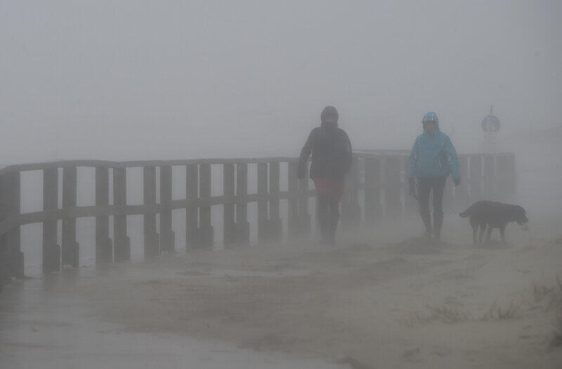 Strömender Regen in St. Peter-Ording.