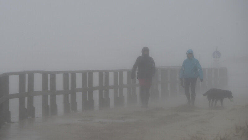 Strömender Regen in St. Peter-Ording. Strömender Regen in St. Peter-Ording.