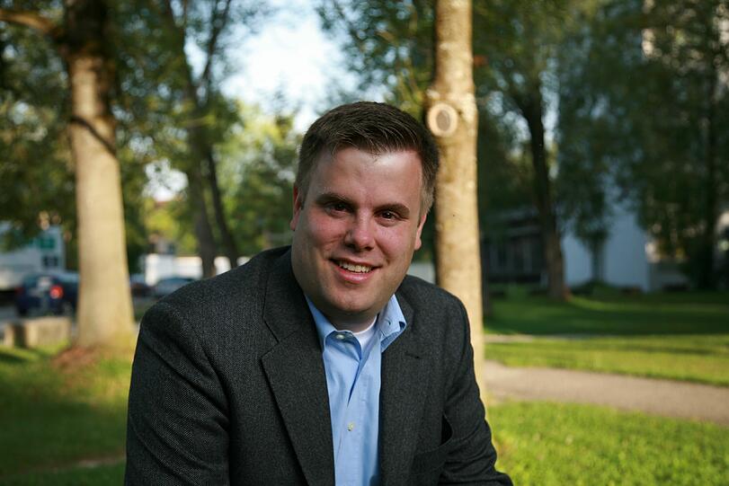 Patric Wolf von der CSU wohnt in der Alten Heide -  und insgesamt schon 38 Jahre im Viertel. Dort schätzt er das viele Grün und die Ruhe.