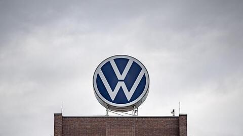 Bei der Anklage wird drei VW-Beschäftigten ein direktes "täterschaftliches Handeln" vorgehalten. Drei andere sollen laut Staatsanwaltschaft Beihilfe geleistet haben.