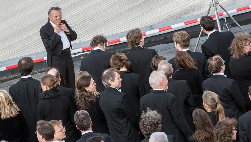 Mariss Jansons und die Musiker des Symphonieorchesters des Bayerischen Rundfunks 2016 auf dem Dach der Kultfabrik im Werksviertel, wo der neue Münchner Konzertsaal entstehen soll.