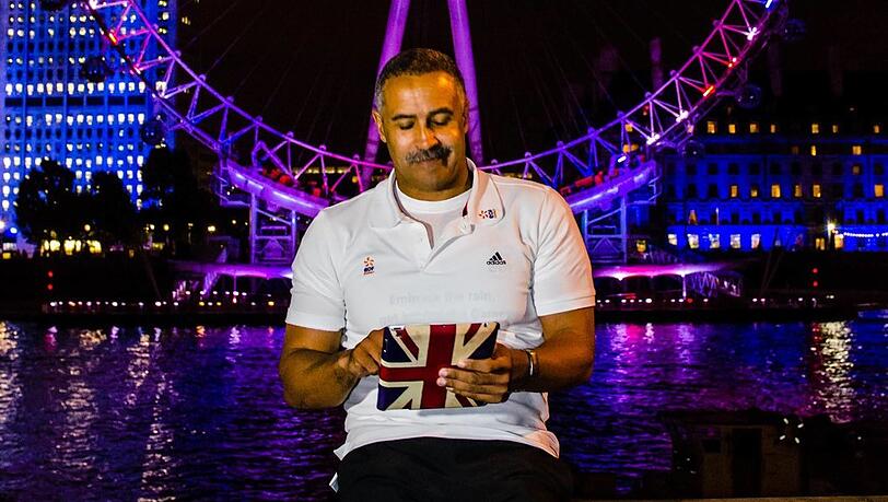 "Ich bin nicht so eine Quasselstrippe", sagt die britische Zehnkampf-Ikone und Laureus-Mitglied Daley Thompson über sich selbst. "Ich bin nicht so eine Quasselstrippe", sagt die britische Zehnkampf-Ikone und Laureus-Mitglied Daley Thompson über sich selbst.