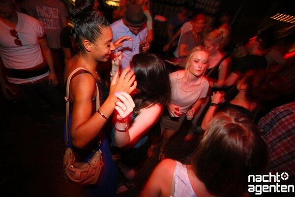 Die Hip-Hop-Freunde unter den Münchner Clubbern bewegten sich im Crux bei "Nice!" Mehr Bilder aus dem Crux unter www.nachtagenten.de
