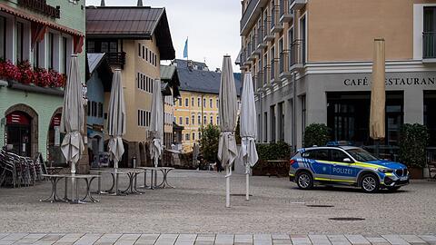 Leer gefegt durch den Quasi-Lockdown ist die Innenstadt von Berchtesgaden. Dort regt sich Widerstand gegen die Maßnahmen der Regierung.