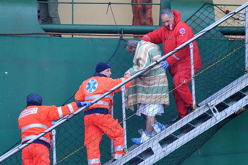 Dramatischer Rettungseinsatz nach der Havarie der "Norman Atlantic" - die Bilder.