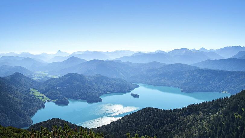 Einfach schön: Blick auf das Karwendelgebirge und den Walchensee. Einfach schön: Blick auf das Karwendelgebirge und den Walchensee.