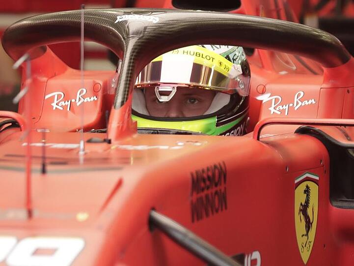 Mick Schumacher fährt in Bahrain die ersten Kilometer in einem Ferrari der Formel 1.