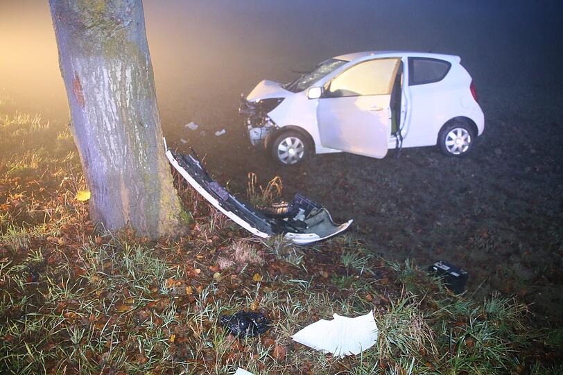 Unfall am frühen Morgen. Die Bilder vom Feuerwehreinsatz.