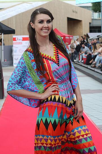 Trendige Sommerkleider oder Casual Look: Die Kandidatinnen für die Flughafen-Wildcard machen in jedem Outfit eine gute Figur.