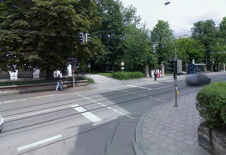 Wegen dieser Fußgängerampel an der Inneren Wiener Straße/Stubenvollstraße gibt es Spannungen zwischen BA und KVR.