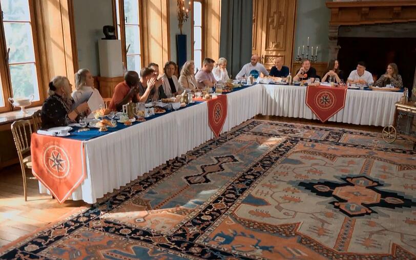 Erst das Rührei, dann die Todesnachricht: Zum Frühstück erfuhren die verbliebenen Spieler, wer des nachts gemeuchelt worden war. Erst das Rührei, dann die Todesnachricht: Zum Frühstück erfuhren die verbliebenen Spieler, wer des nachts gemeuchelt worden war.