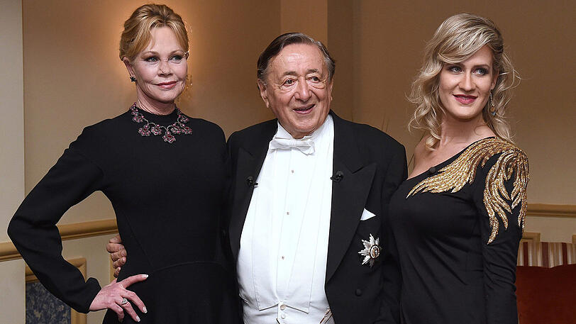 Richard "Mörtel" Lugner (85), Melanie Griffith (60) und rechts Lugners Begleitung Simona.