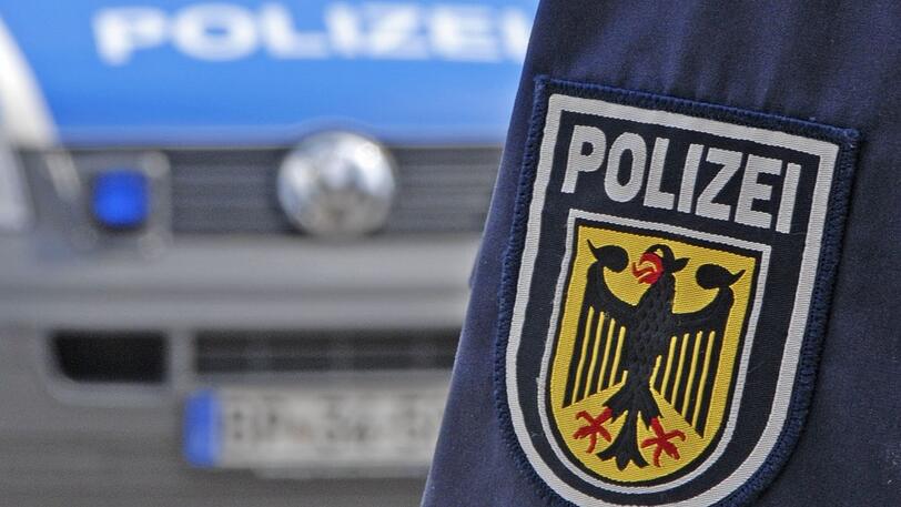 Nachdem sich die Familie aus dem Lkw befreien konnte, wandte sie sich an die Bundespolizei. (Symbolbild)