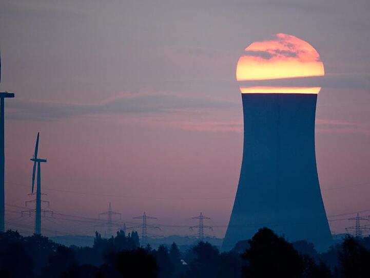 Knapp 900 Börsenunternehmen aus Europa haben im vergangenen Jahr 124 neue Milliarden Euro in die Verringerung ihrer CO2-Emissionen gesteckt.