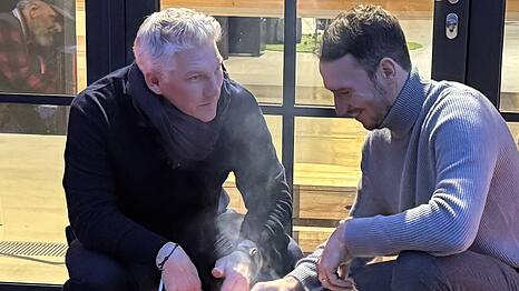 Bastian Schweinsteiger im direkten Wettkampf mit Felix Neureuther.