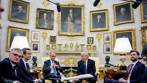 Auch Vizepr&auml;sident JD Vance war im Oval Office wieder dabei.