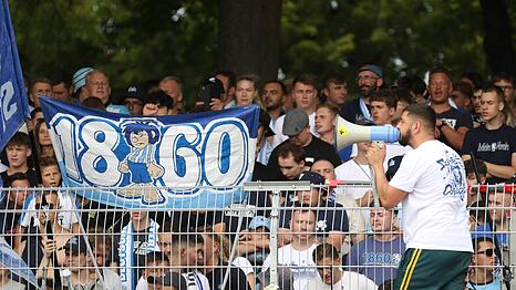 Liebe kennt bei den Fans des TSV 1860 offenbar keine Liga.