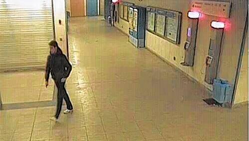 Mit diesem Foto aus der Überwachungskamera fahndete die Polizei nach dem Täter. Mit diesem Foto aus der Überwachungskamera fahndete die Polizei nach dem Täter.