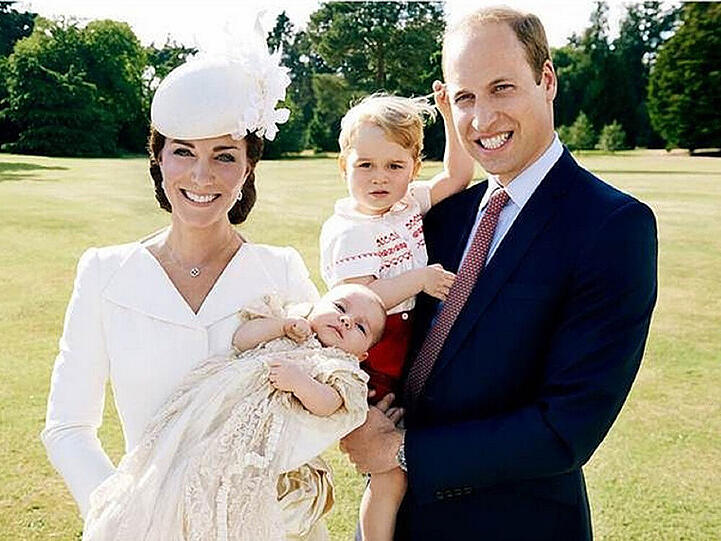 Stolze Eltern: Herzogin Kate und Prinz William mit der frisch getauften Charlotte und Prinz George