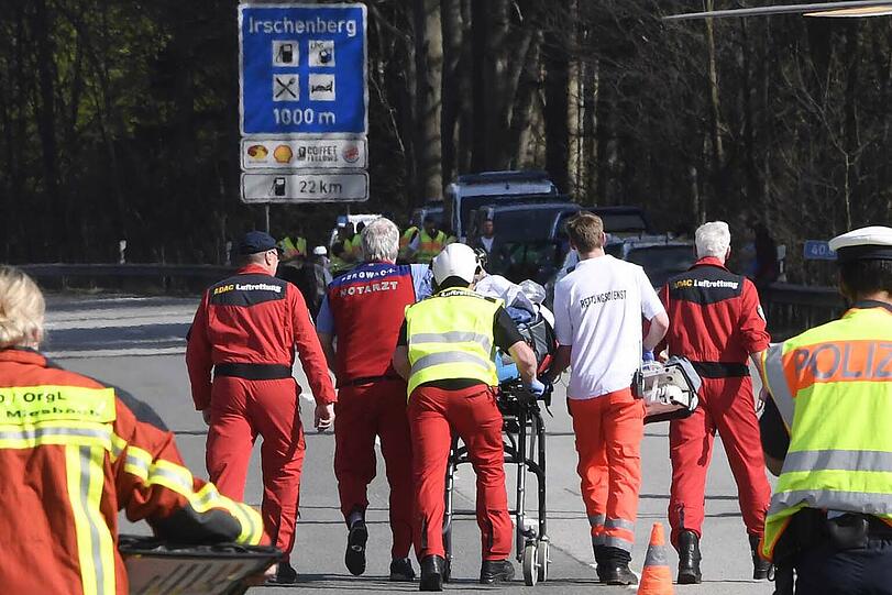 Auf der A8 am Irschenberg kam es am Donnerstag zu einem schrecklichen Unfall. Die Bilder vom Einsatz.