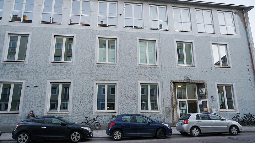 Baufällig ist die Turnhalle an der Auenstraße schon länger, nun soll sie weg.