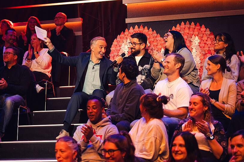 Die Studiog&auml;ste gehen davon aus, dass sie einer Aufzeichnung von B&ouml;hmermanns Show "ZDF Magazin Royale" beiwohnen werden. Doch da haben sie sich get&auml;uscht!