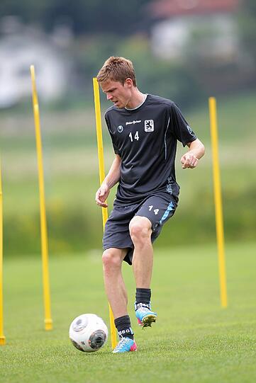 Erste Trainingseinheit der Löwen auf dem Sportplatz von Wörgl. Marin Tomasov.