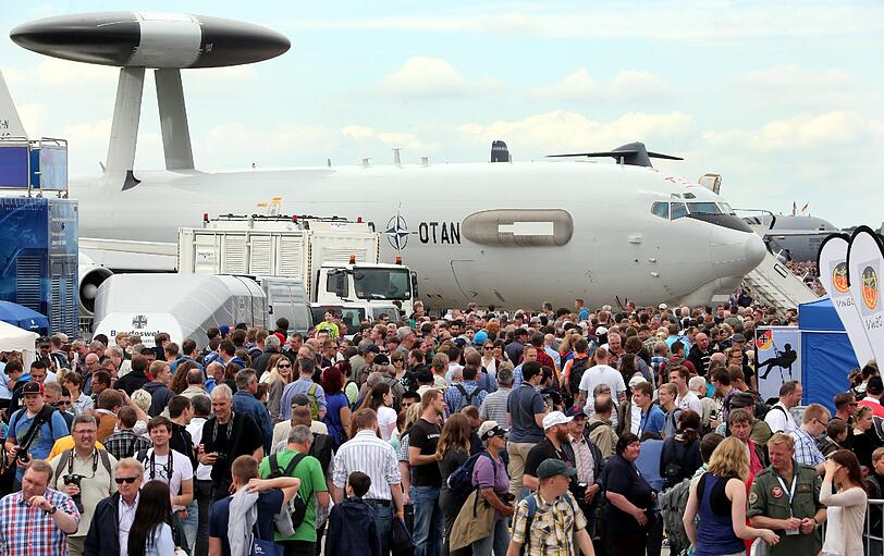 Bei der Internationalen Luft - und Raumfahrtausstellung in Berlin werden rund 230.000 Besucher erwartet.