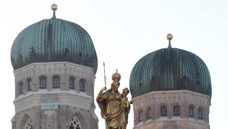 Die Türme der Frauenkirche in München: Die Staatsanwaltschaft überprüft Missbrauchsvorwürfe gegen rund 100 katholische Priester des Erzbistums. Die Türme der Frauenkirche in München: Die Staatsanwaltschaft überprüft Missbrauchsvorwürfe gegen rund 100 katholische Priester des Erzbistums.