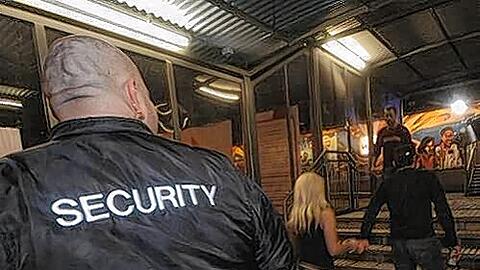 Vor vielen Discos sorgen Sicherheits-Leute für Ruhe. Trotzdem will die Politik die Sperrzeiten verlängern. Die Wirte wehren sich.